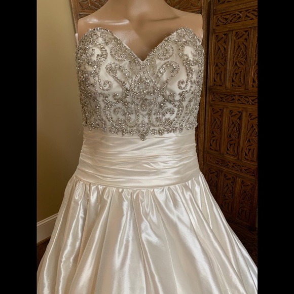 Allure counter wedding dress 💑👗👗👗 - Picture 6 of 8